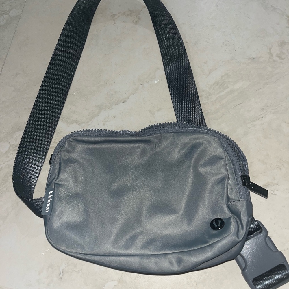 Lululemon Everywhere Belt Bag
